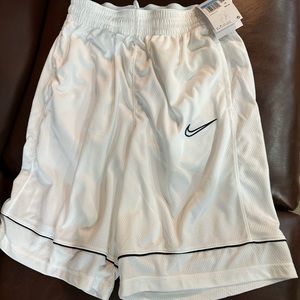 NWT Nike White Mens Medium Basketball Shorts